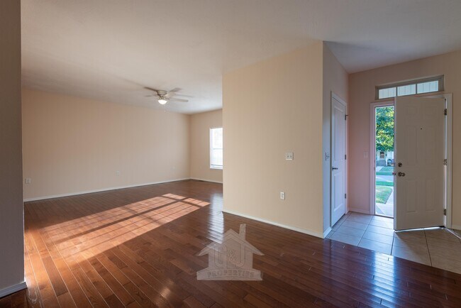 Foto del edificio - 1138 N Sherman Ave