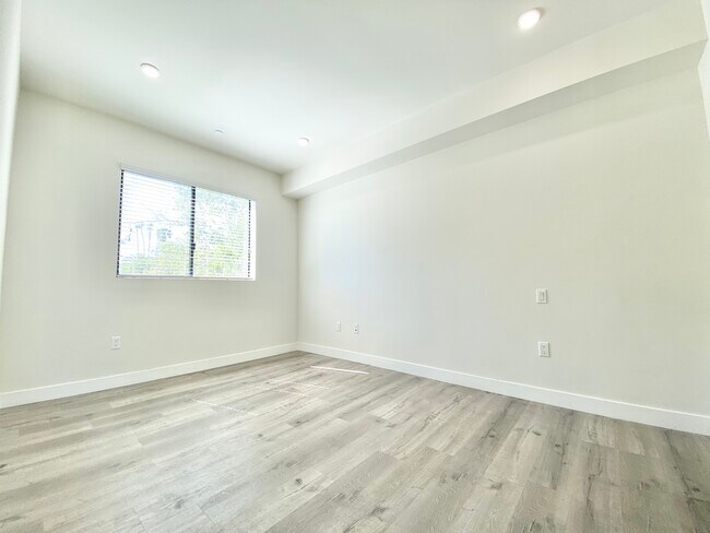Building Photo - 18529 Calvert St