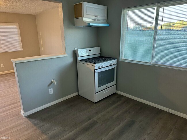 Foto del edificio - 2 br, 1 bath 4plex - 1521 East Barbour Str...