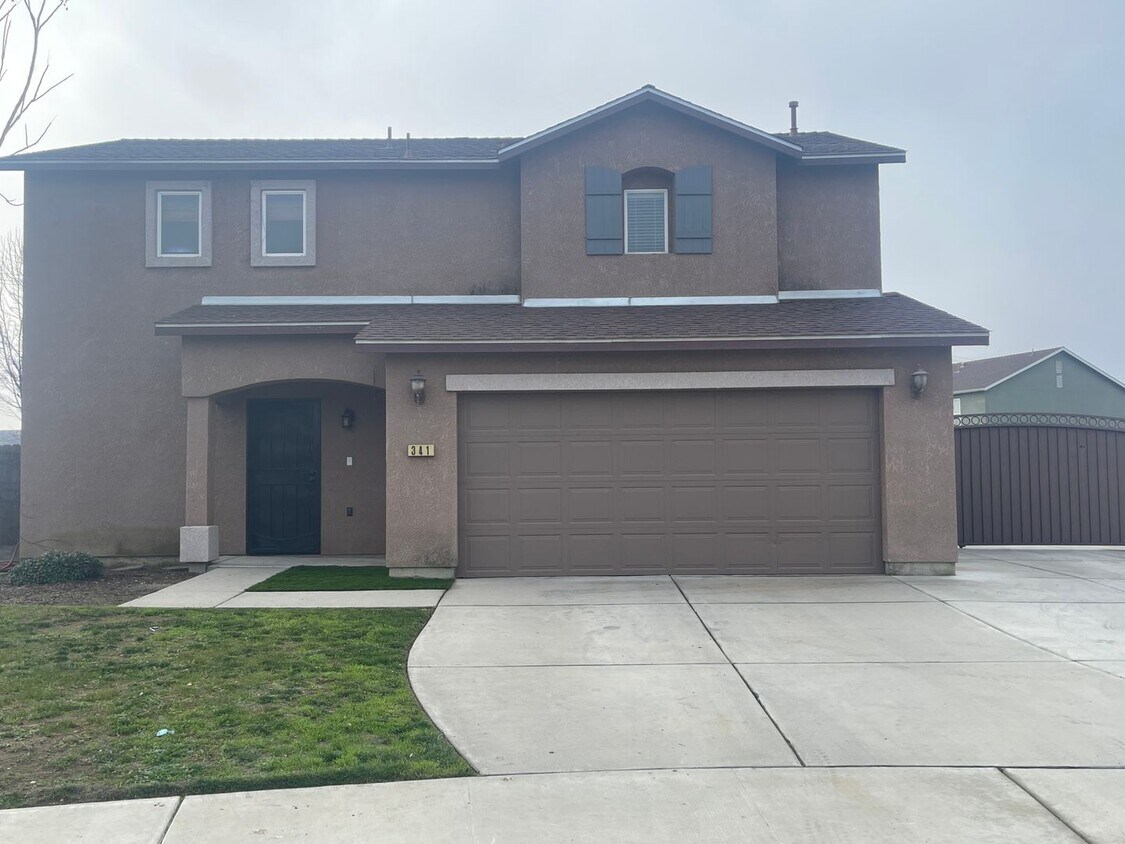 Primary Photo - Charming home in desirable neighborhood.