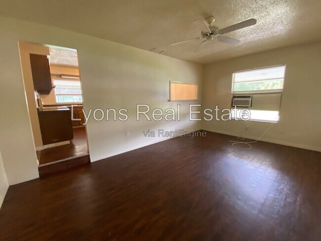 Building Photo - 7906 Suncoast Dr