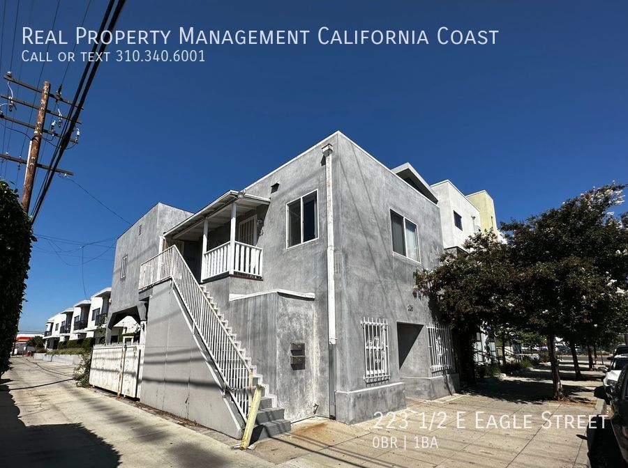 Primary Photo - Charming, Spacious Studio Upstairs!