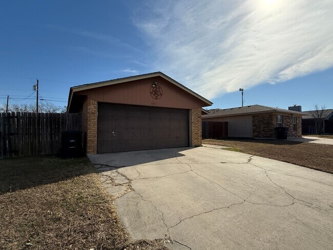 Foto del edificio - RENT REDUCTION & SPECIAL - AVAILABLE NOW!