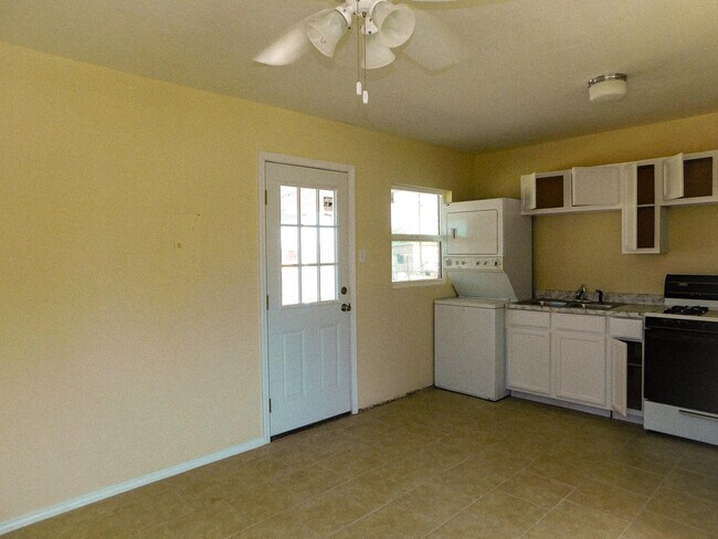 Building Photo - 8308 Capitan Cir