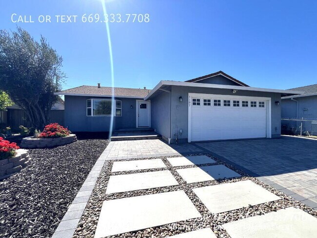Building Photo - 3197 Bourgeois Way