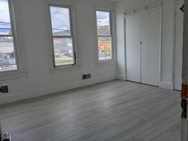 Foto del edificio - 740 N Mechanic St