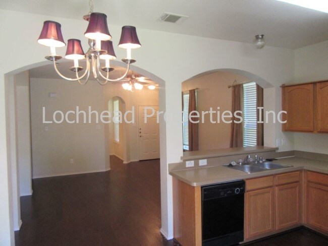 Foto del edificio - Gorgeous Townhome in Falcon Lair!!!!
