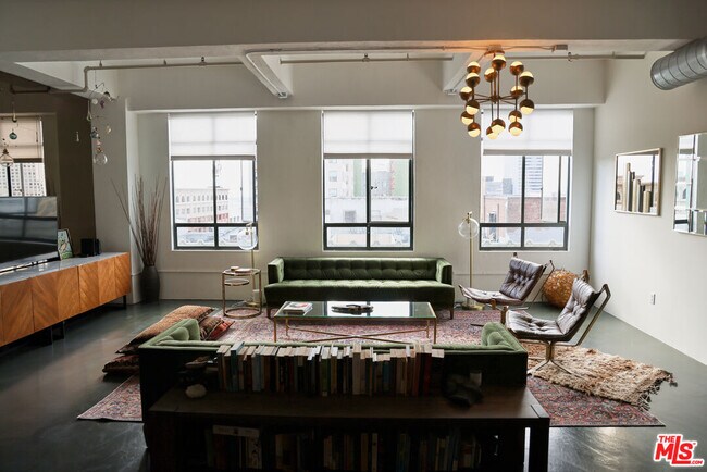Foto del edificio - 849 S Broadway