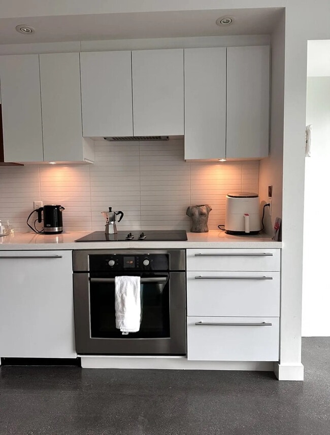 Photo du bâtiment - 256 E 2nd Ave
