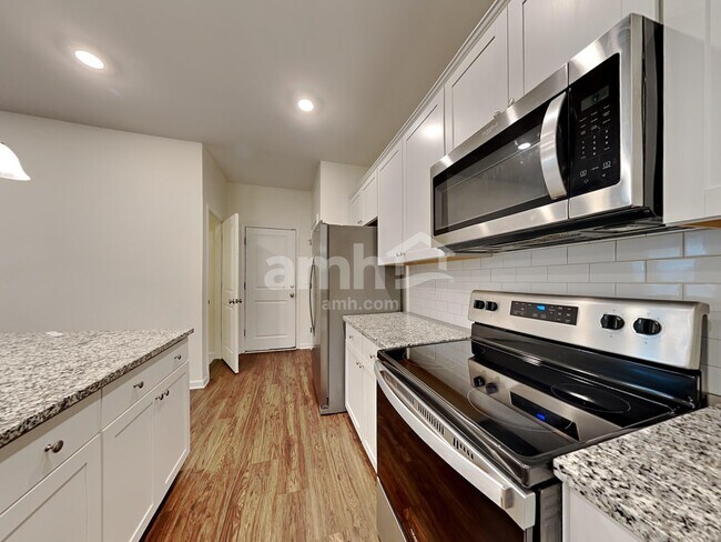 Foto del edificio - 65 Shelby Ct