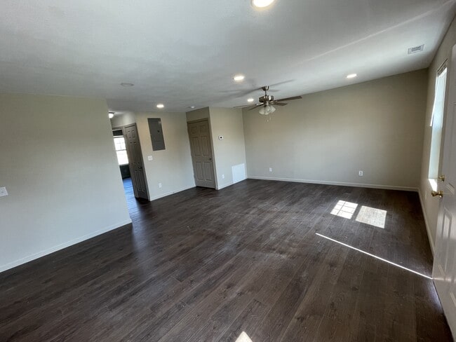 Building Photo - 3 SE 130 Rd