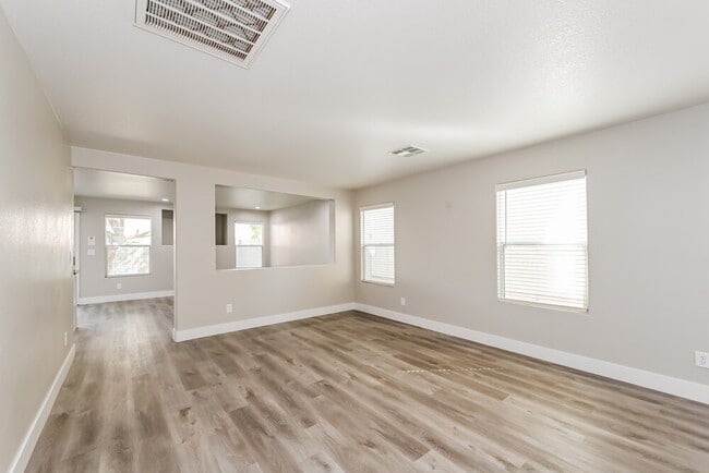 Foto del edificio - 9534 Vast Valley Ave