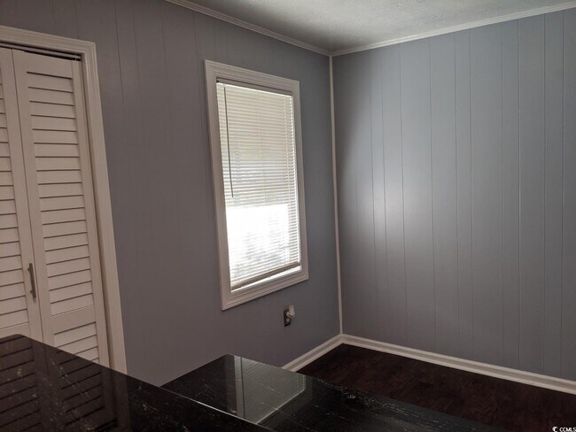 Foto del edificio - 4435 Lakeside Dr