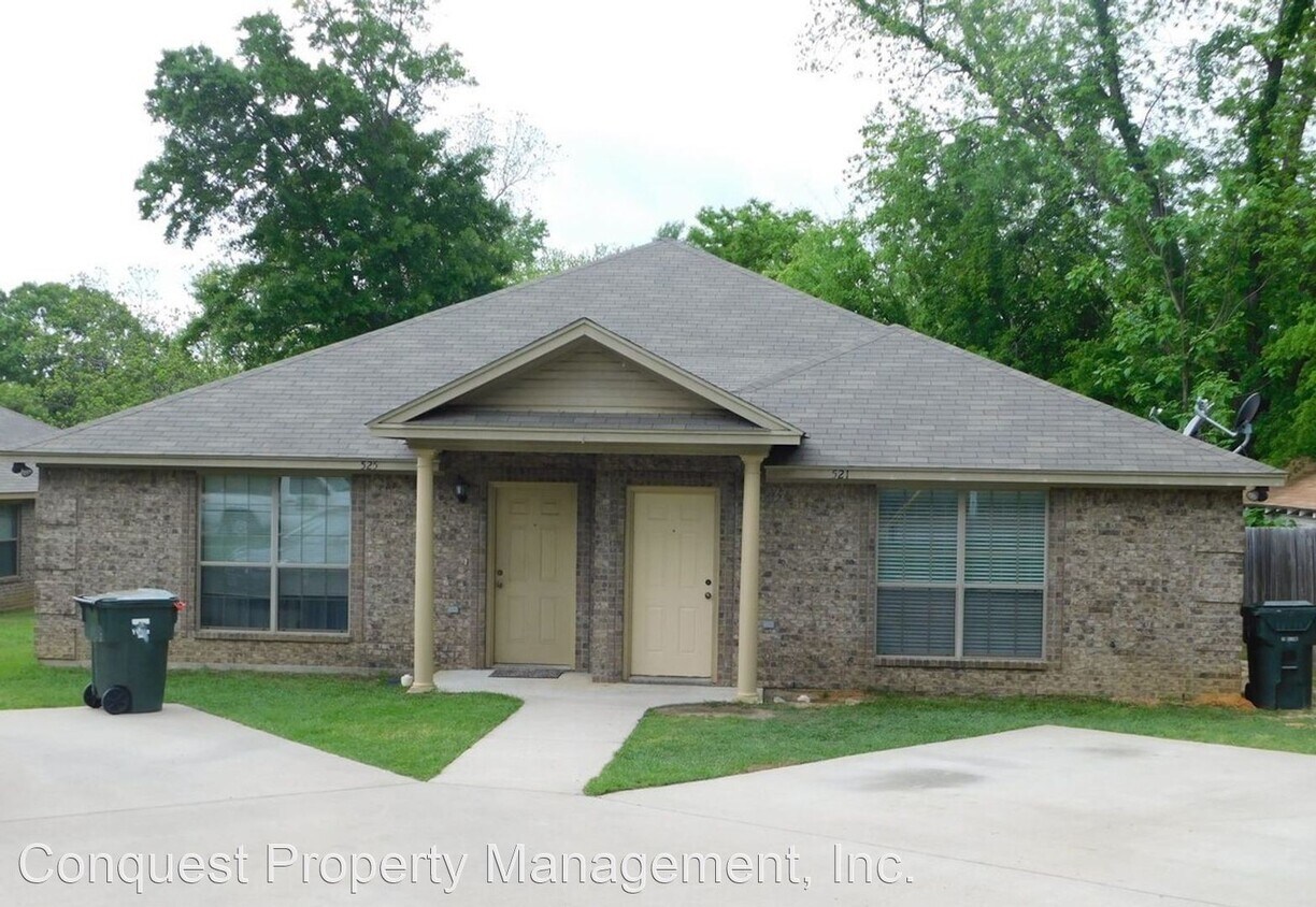 Primary Photo - 2 br, 1 bath House - 1320 E Houston St.