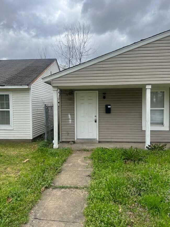 Building Photo - 310 Gannt St