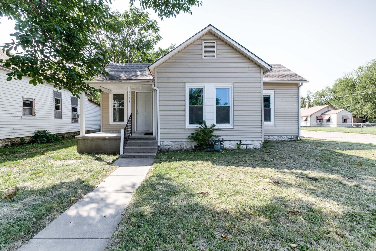 Primary Photo - 1157 N Mathewson Ave