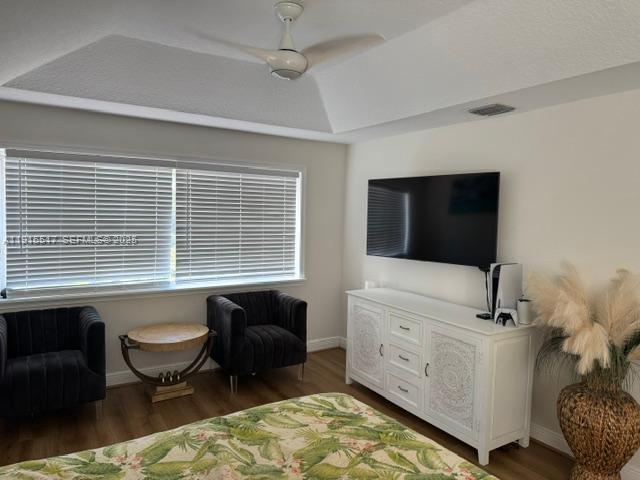 Foto del edificio - 352 King Fisher Dr