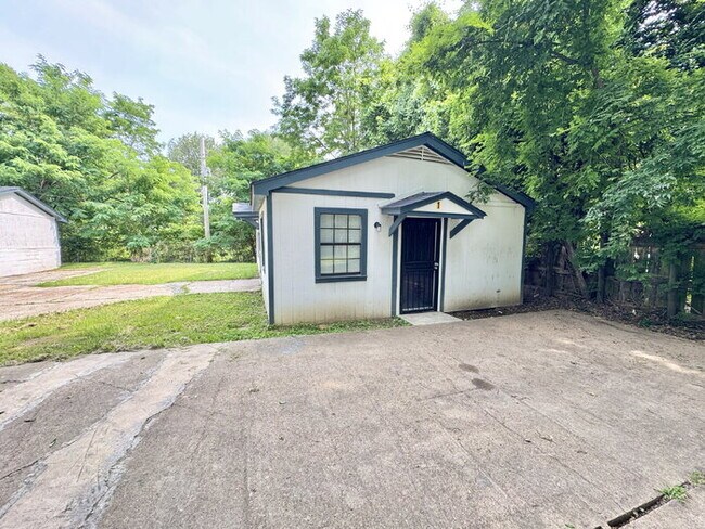 Building Photo - 1407 Ferguson Rd