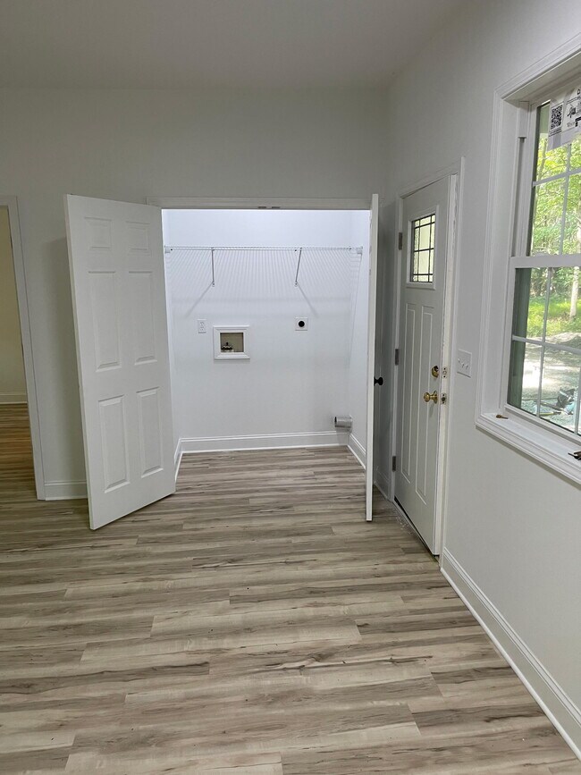 Foto del edificio - 115 Wild Primrose Ln
