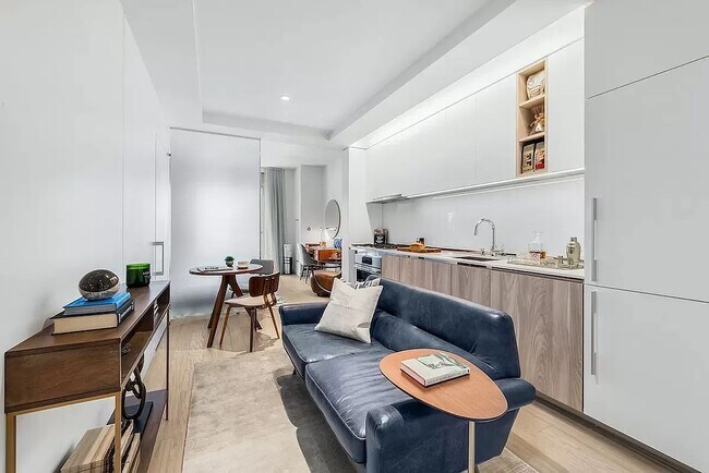 Foto del edificio - 572 Eleventh Avenue