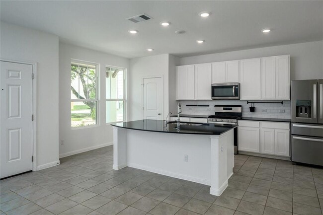 Building Photo - 2540 Acoma Ln