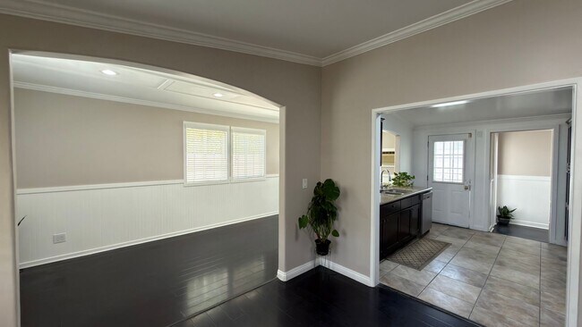 Building Photo - **BEAUTIFUL FOUR BED TWO BATH HOME IN DUARTE **