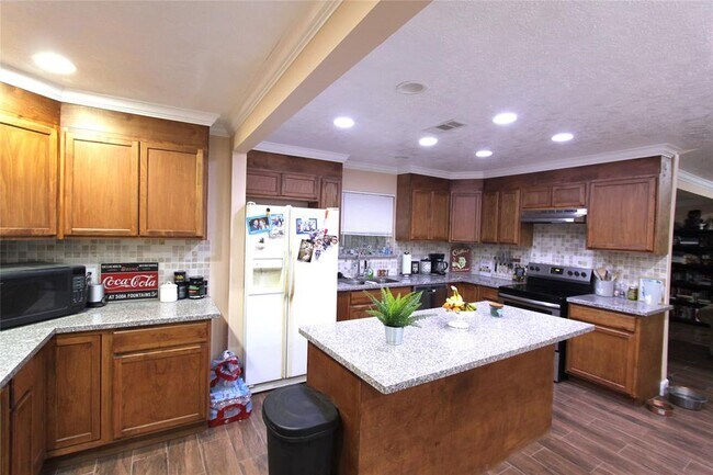 Building Photo - 4423 Aspenglen Dr
