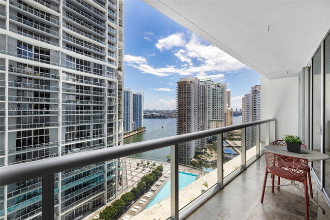 Foto del edificio - 495 Brickell Ave