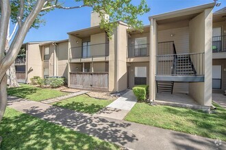 Building Photo - 3300 Pebblebrook Dr