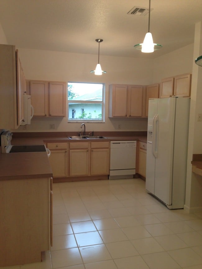 Foto del edificio - 1731 Lavue Ave