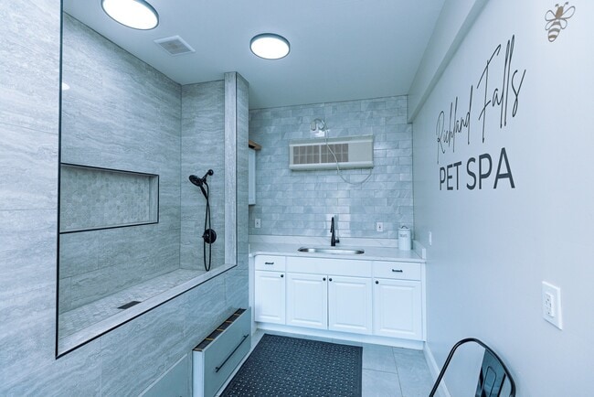 Building Photo - Richland Falls