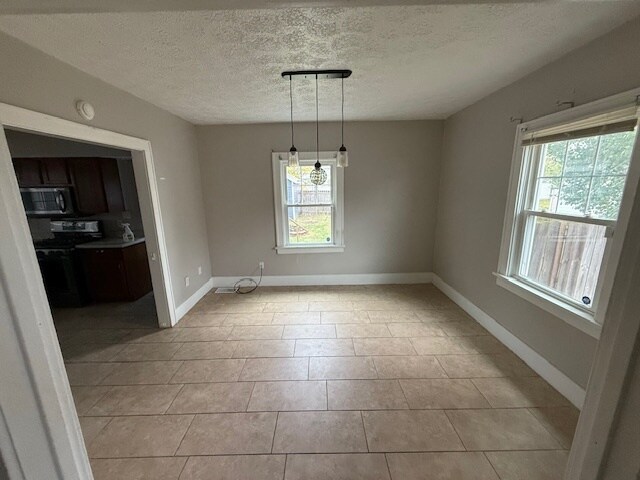 Building Photo - 940 S Twyckenham Dr