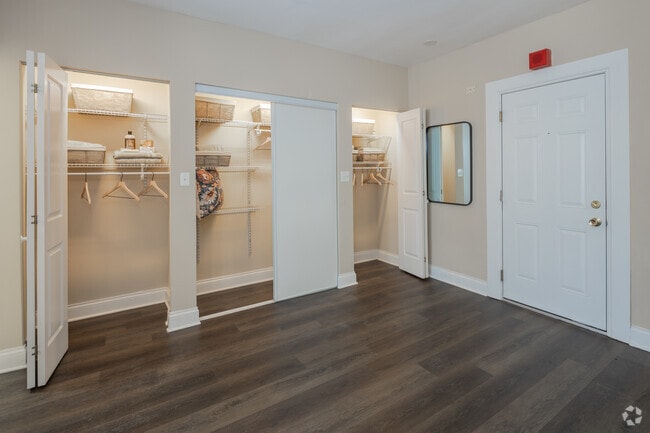 1BR, 1BA - 535 SF - The Flamingo Apartments