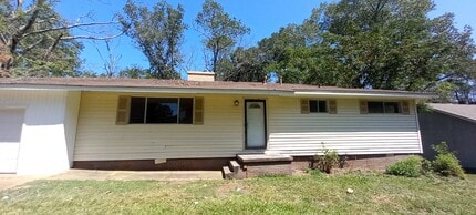Building Photo - 306 N Southland Dr