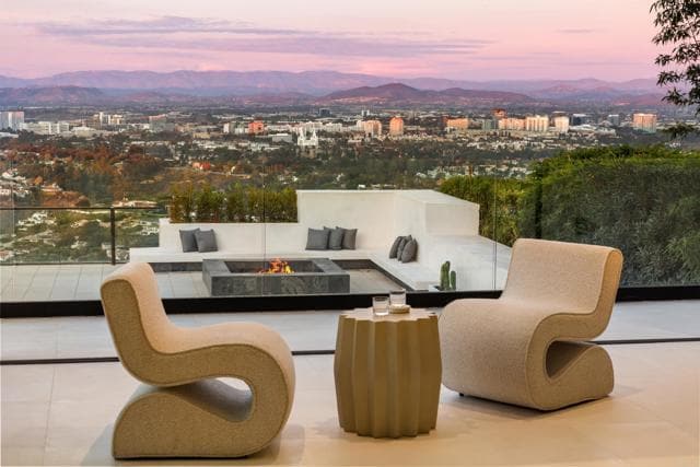 Building Photo - 2082 Via Casa Alta