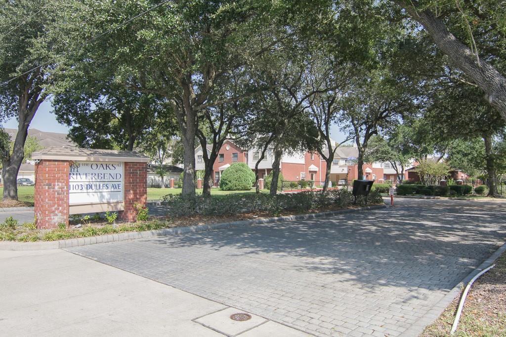 Primary Photo - 1103 Dulles Ave