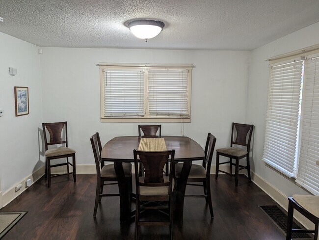 Foto del edificio - 3851 Fee Fee Rd