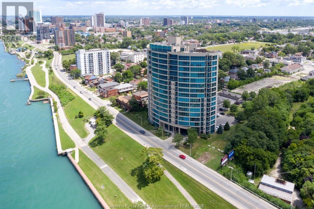 Photo principale - 1225 Riverside Dr W