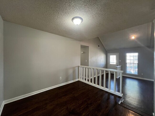 Foto del edificio - 6495 Falling Mist Ln