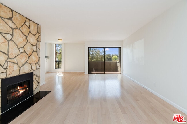 Foto del edificio - 16169 Sunset Blvd