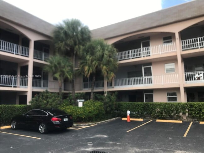 Building Photo - 501 Blue Heron Dr