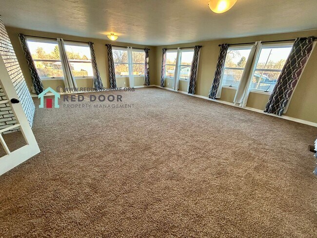 Foto del edificio - Modern 2 Bed / 1 Bath Duplex | Prime Great Falls Location |