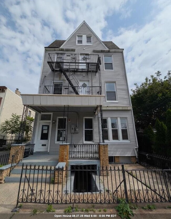 Building Photo - 10 Sherman Pl