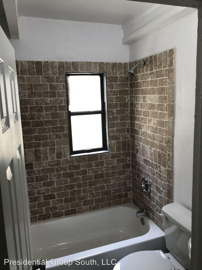Foto del edificio - 1036 W Robinson St