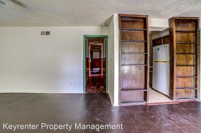 Building Photo - 3 br, 1.5 bath House - 4824 N Xanthus Ave