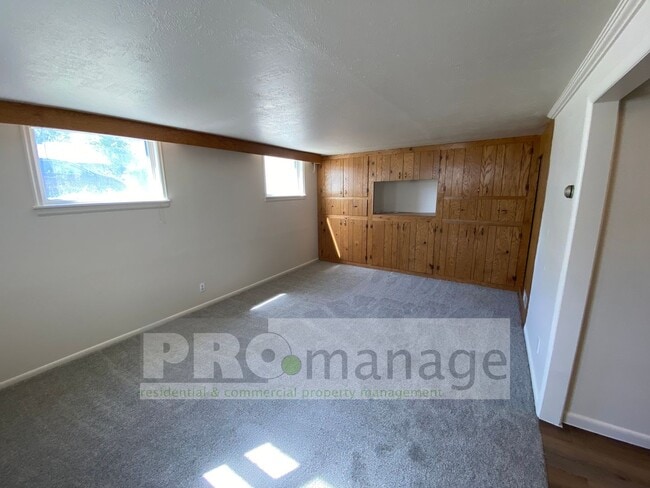 Building Photo - 636 N 14th Ave