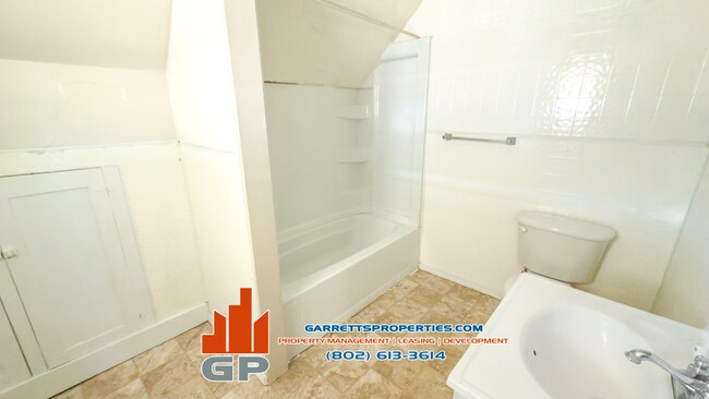 Foto del edificio - 386 N Main St