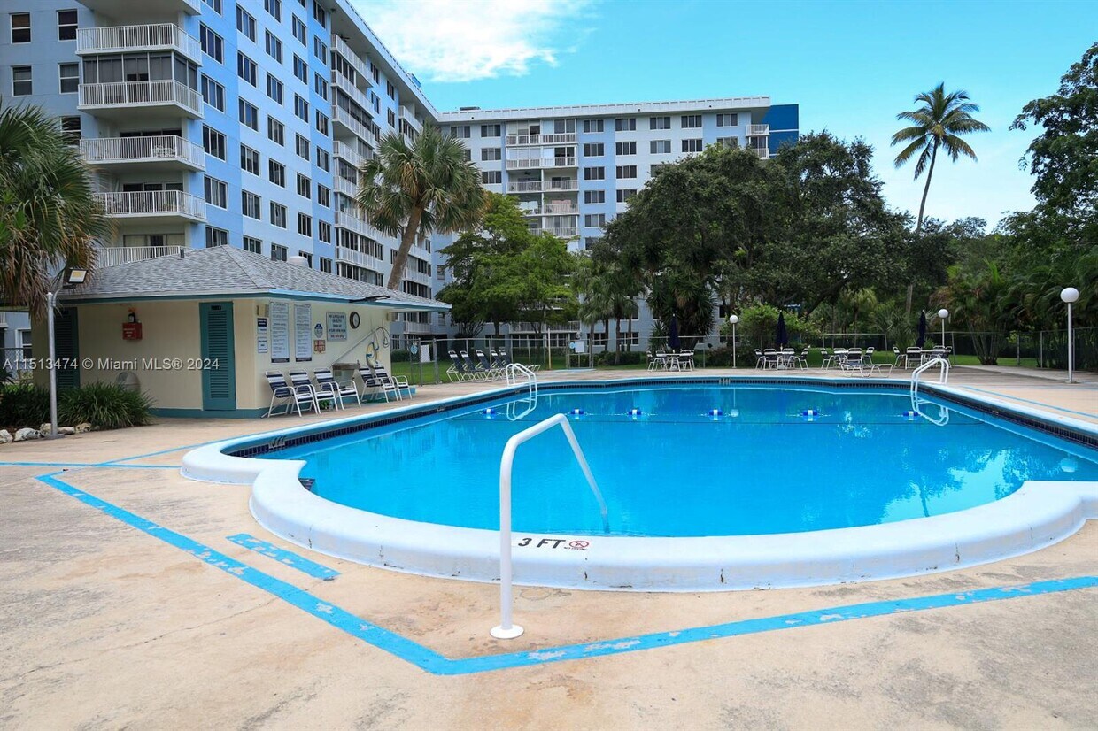 4200 Hillcrest Dr Unit 211, Hollywood, FL 33021 Condo for Rent in