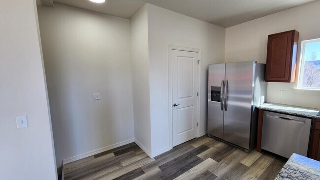 Foto del edificio - 708 Cedar Creek Ave