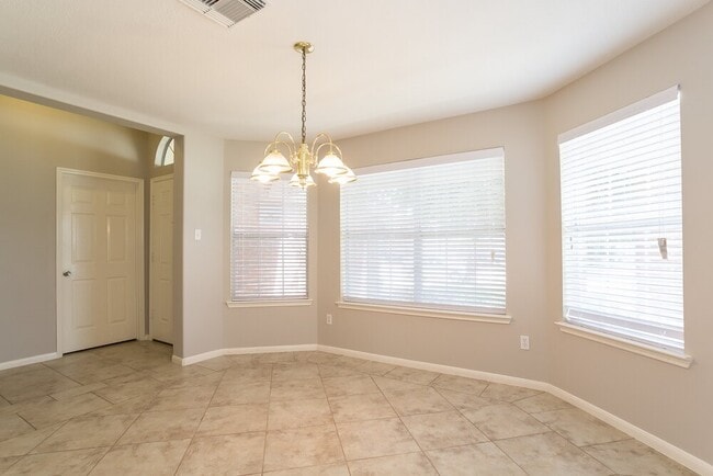 Building Photo - 2447 Halstead Dr